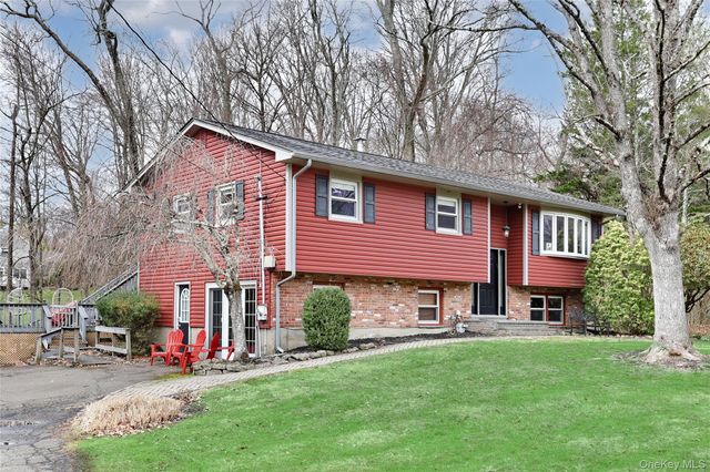 14 Montclair Avenue, Airmont, NY 10952
