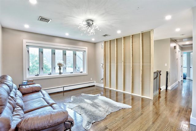14 Montclair Avenue, Airmont, NY 10952
