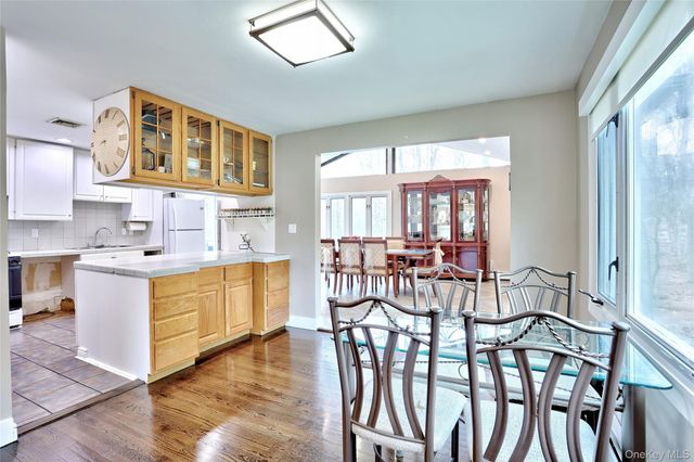 14 Montclair Avenue, Airmont, NY 10952