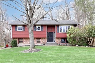 14 Montclair Avenue, Airmont, NY 10952
