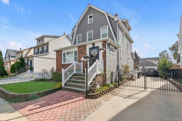 17 Everett Street, Lynbrook, NY 11563