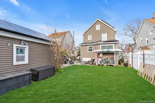 17 Everett Street, Lynbrook, NY 11563