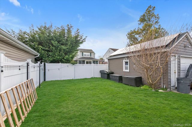 17 Everett Street, Lynbrook, NY 11563