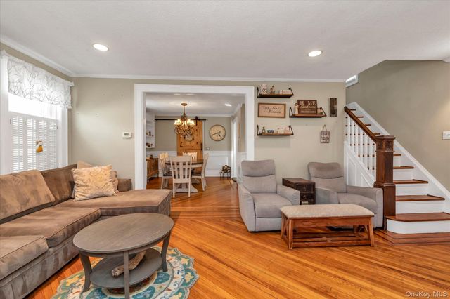 17 Everett Street, Lynbrook, NY 11563