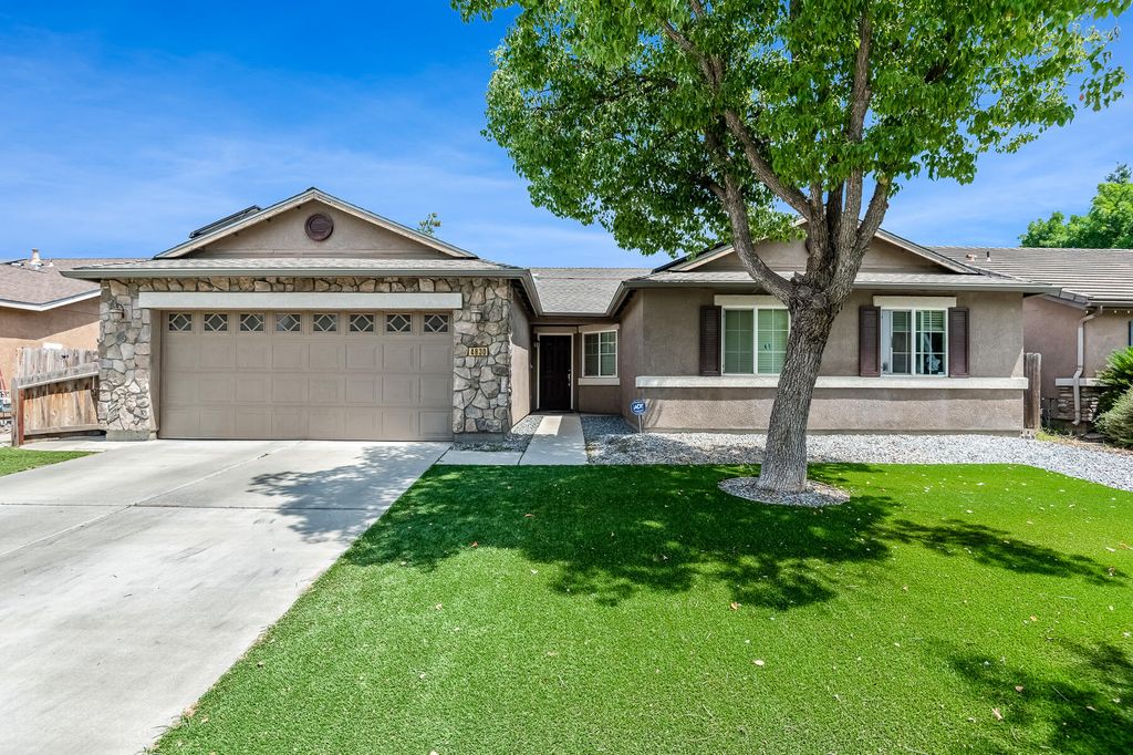 Image 1 of property listing at 4830 W Nellis Avenue, Visalia, CA 93277