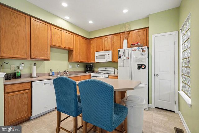 1161 BLUE BIRD LN, York, PA 17402