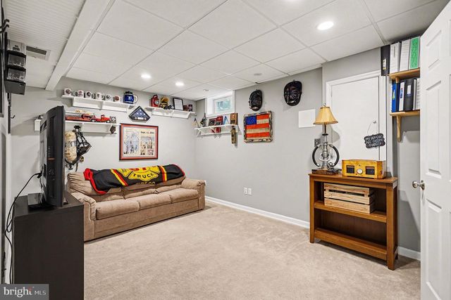 1161 BLUE BIRD LN, York, PA 17402