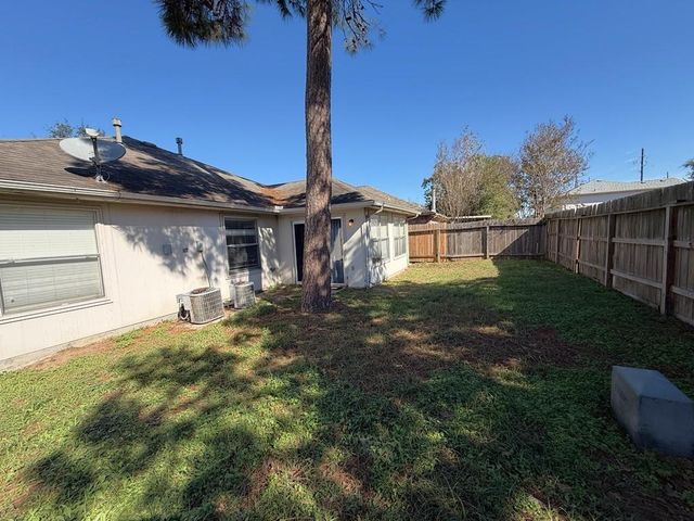 2746 Hidden Spring Falls Drive, Spring, TX 77386