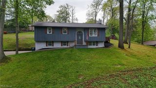 2490 Oak Tree Drive NW, Dover, OH 44622