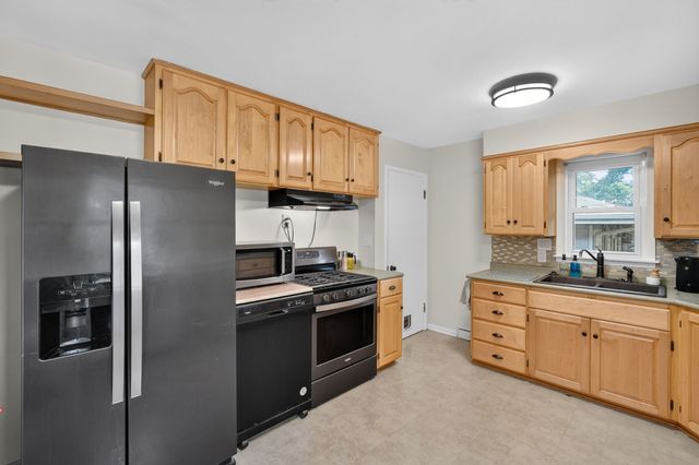 2209 Hillside Avenue, West Des Moines, IA 50265