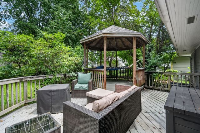 2209 Hillside Avenue, West Des Moines, IA 50265