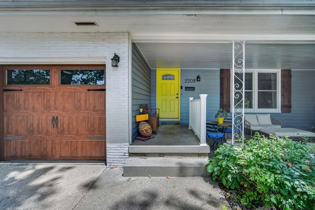 2209 Hillside Avenue, West Des Moines, IA 50265