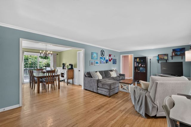 2209 Hillside Avenue, West Des Moines, IA 50265