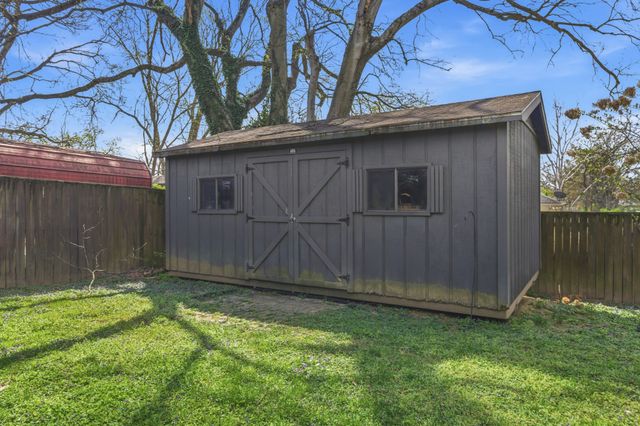 2835 Twin Lawn Dr, Nashville, TN 37214