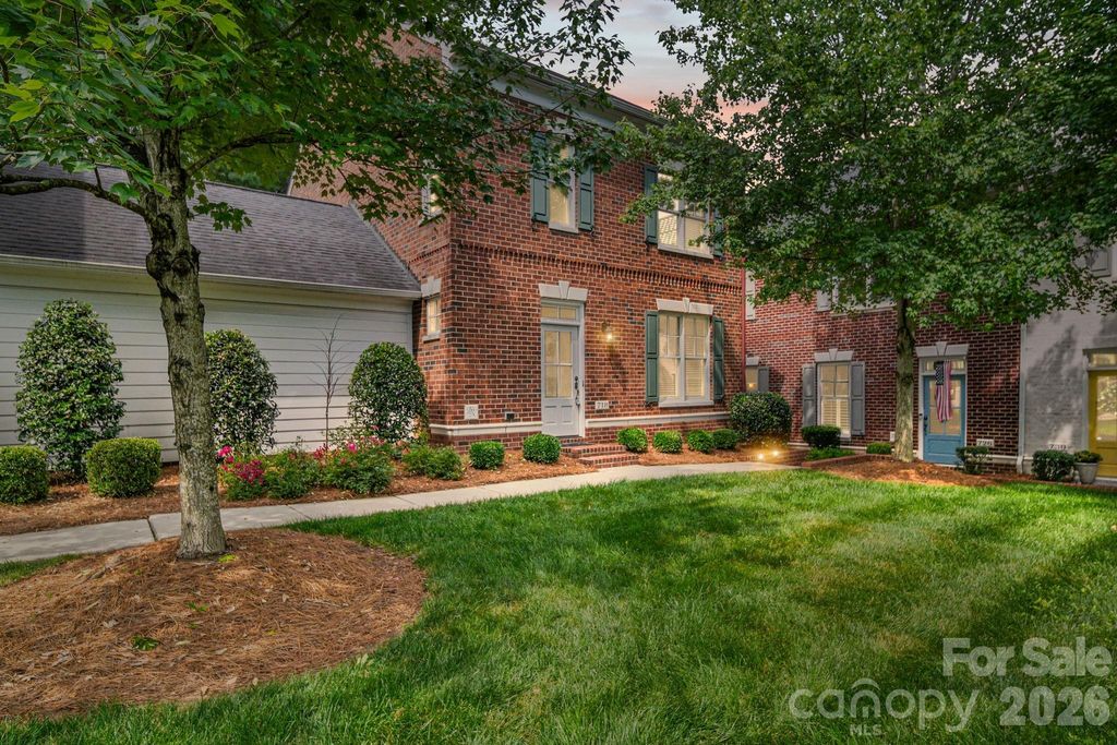 718 Kingsley Way, Belmont, NC 28012