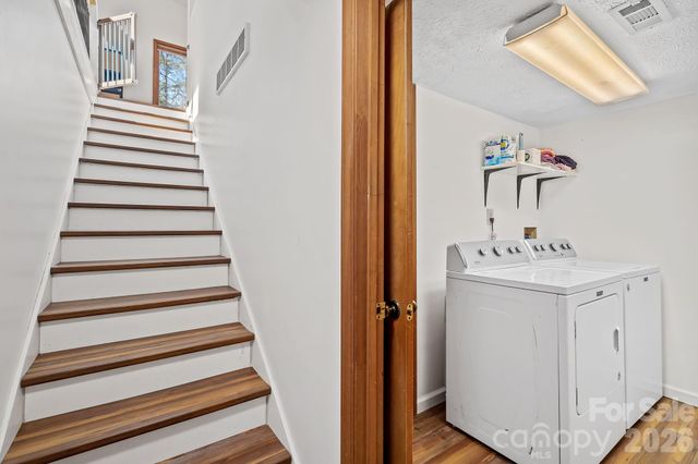 39 Spooks Branch Extension, Asheville, NC 28804