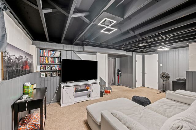 4012 Bowdoin Street, Des Moines, IA 50313