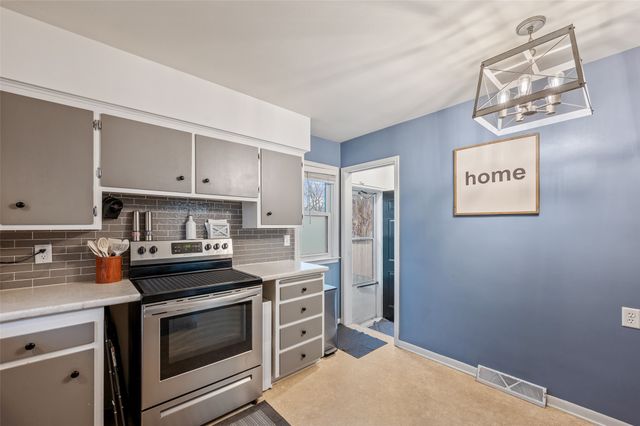 4012 Bowdoin Street, Des Moines, IA 50313