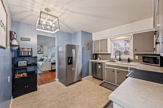 4012 Bowdoin Street, Des Moines, IA 50313