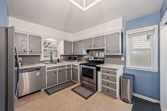 4012 Bowdoin Street, Des Moines, IA 50313