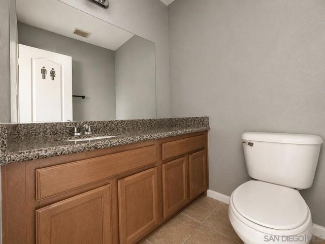 455 Ballantyne St 21, El Cajon, CA 92020