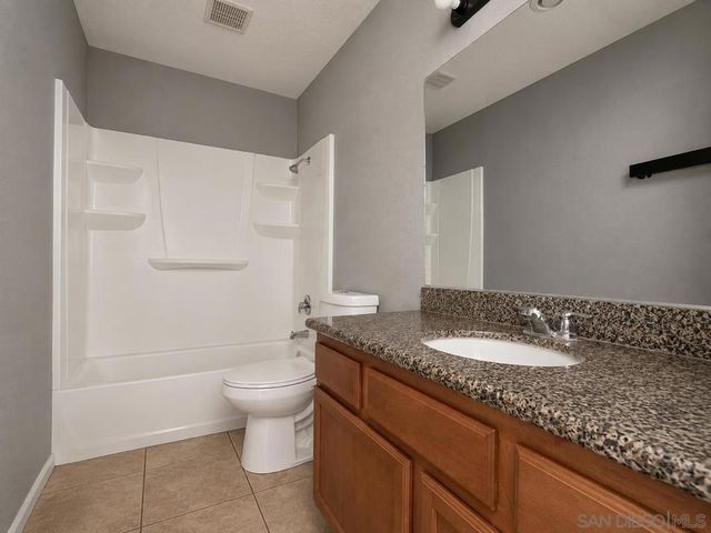 455 Ballantyne St 21, El Cajon, CA 92020