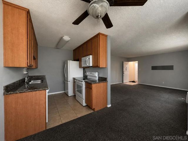 455 Ballantyne St 21, El Cajon, CA 92020