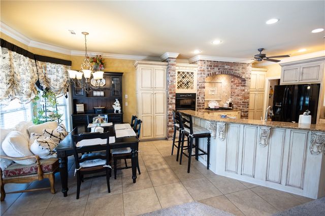 5401 S 44th Street, Rogers, AR 72758