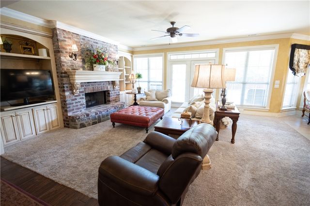 5401 S 44th Street, Rogers, AR 72758
