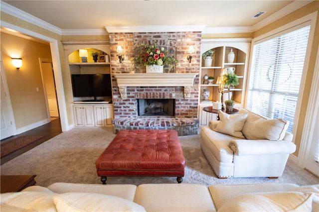 5401 S 44th Street, Rogers, AR 72758
