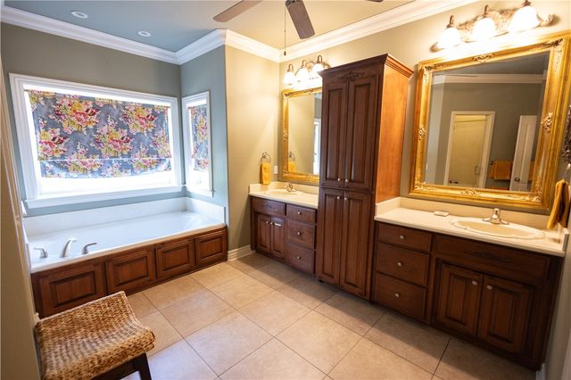 5401 S 44th Street, Rogers, AR 72758