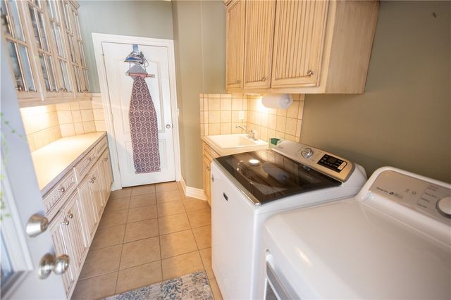 5401 S 44th Street, Rogers, AR 72758
