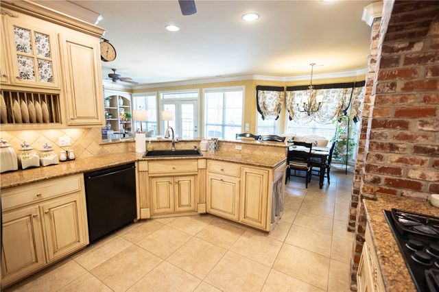 5401 S 44th Street, Rogers, AR 72758