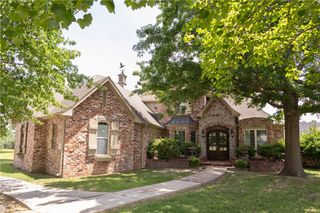 5401 S 44th Street, Rogers, AR 72758