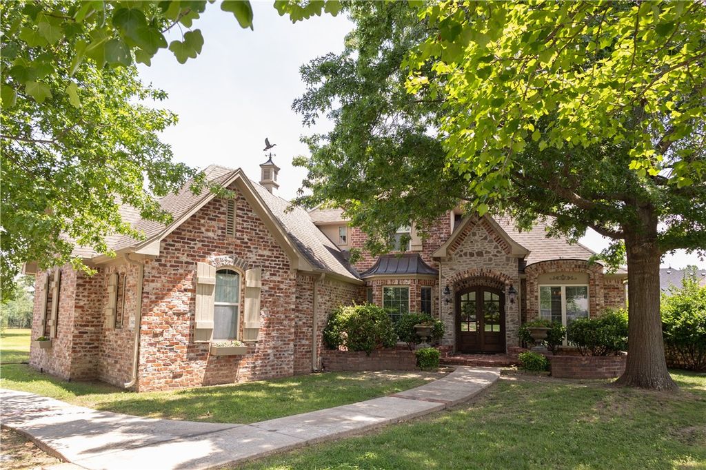 5401 S 44th Street, Rogers, AR 72758