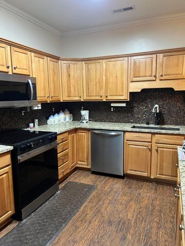 2710 Feather Garden CIR, Vinton, VA 24179