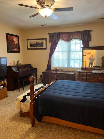 2710 Feather Garden CIR, Vinton, VA 24179