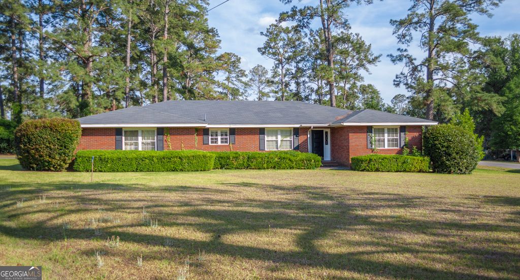105 Edgewood Road, Glennville, GA 30427
