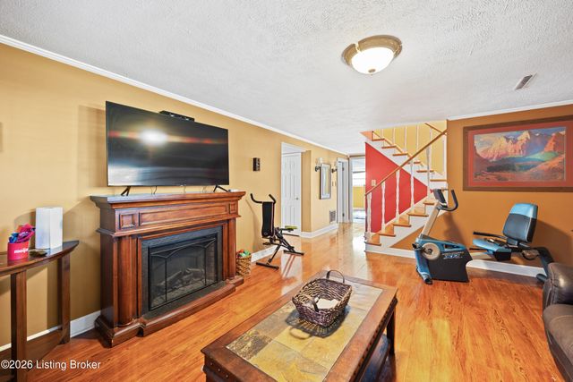 1033 Clayborne Rd, Louisville, KY 40214