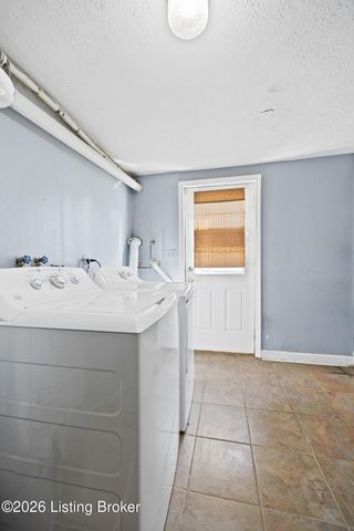 1033 Clayborne Rd, Louisville, KY 40214