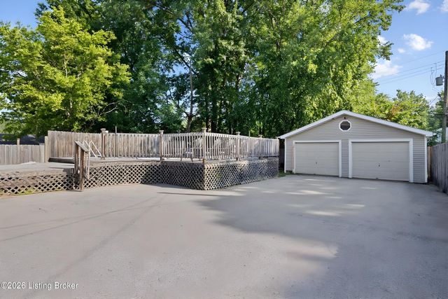 1033 Clayborne Rd, Louisville, KY 40214