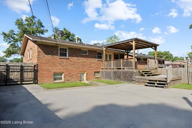 1033 Clayborne Rd, Louisville, KY 40214