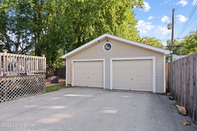 1033 Clayborne Rd, Louisville, KY 40214