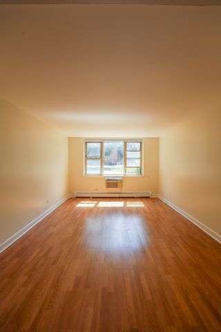 1775 W Highland Avenue 108, Chicago, IL 60660