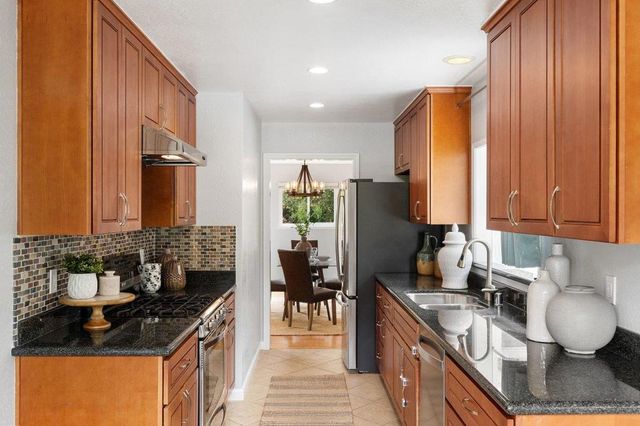930 Glenview Drive, San Bruno, CA 94066