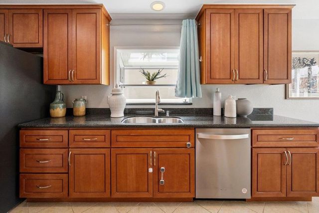 930 Glenview Drive, San Bruno, CA 94066