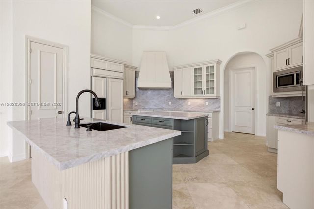 3250 W Stonebrook Circle, Davie, FL 33330