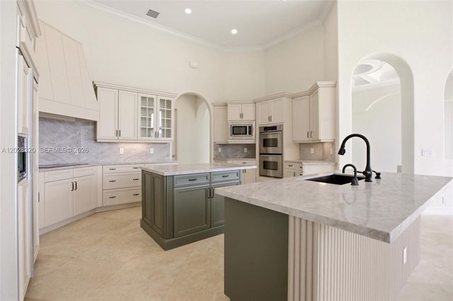 3250 W Stonebrook Circle, Davie, FL 33330