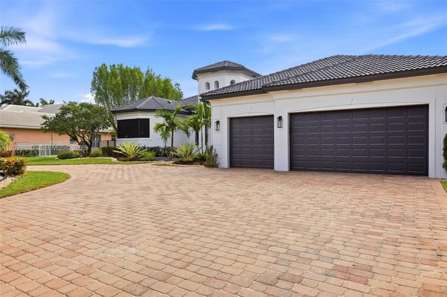 3250 W Stonebrook Circle, Davie, FL 33330