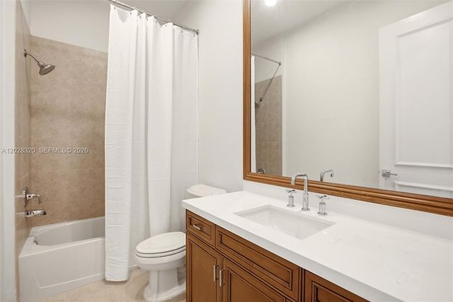 3250 W Stonebrook Circle, Davie, FL 33330